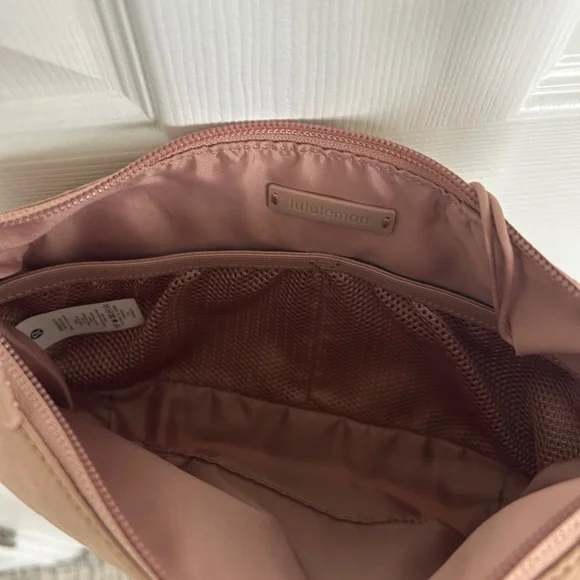 Lululemon Sling Crossbody Bag 2L Tan/Clay - Picture 9 of 11